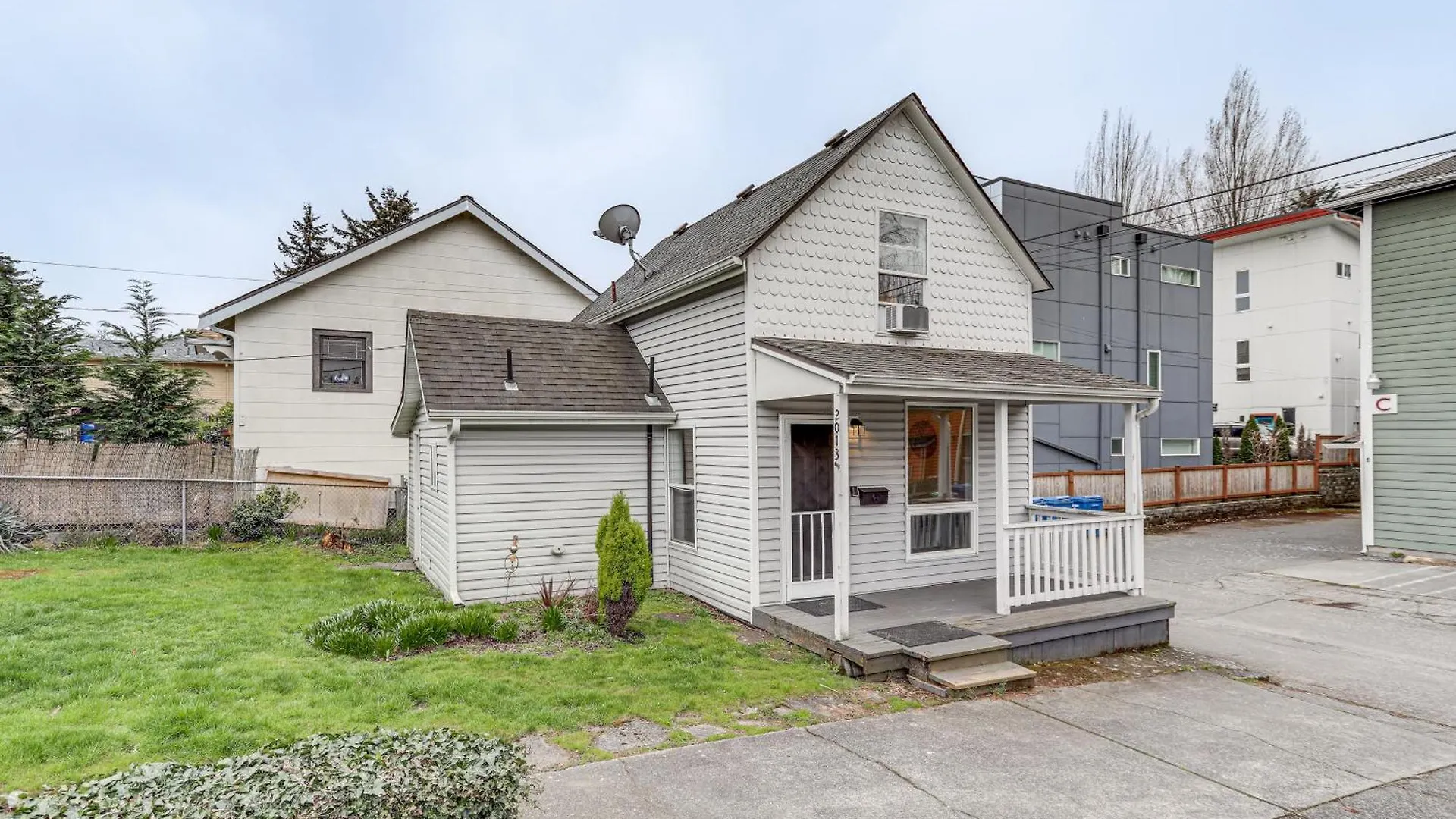Holiday home 1 Mi To Light Rail Cozy And Convenient Seattle Home United States