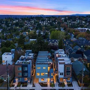 Holiday home New Modern Nordic Style Home, View, Rooftop Deck, Seattle