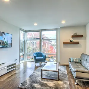 Holiday home Modern With Rooftop Oasis, Seattle