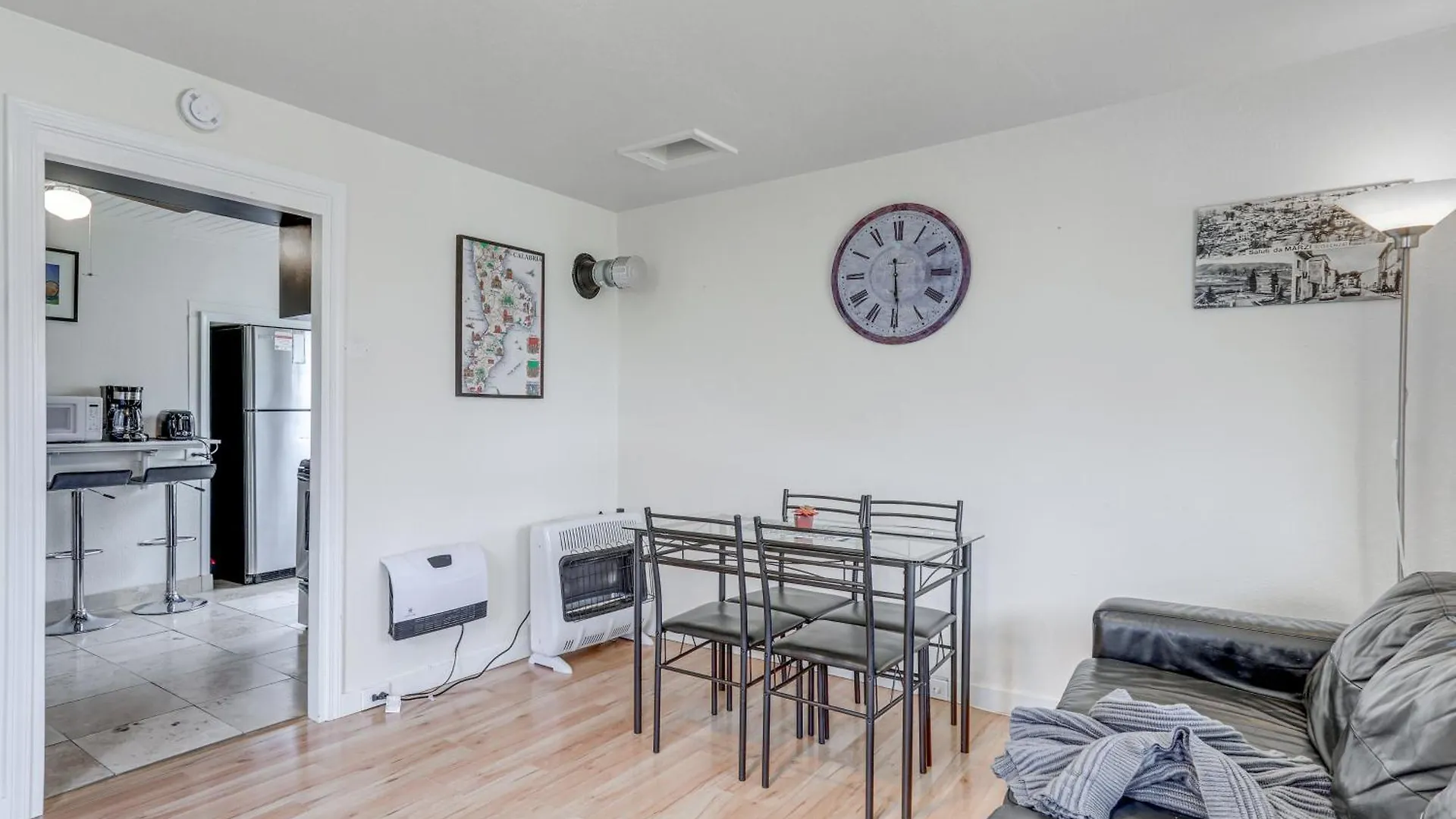 1 Mi To Light Rail Cozy And Convenient Seattle Home 0*,  United States