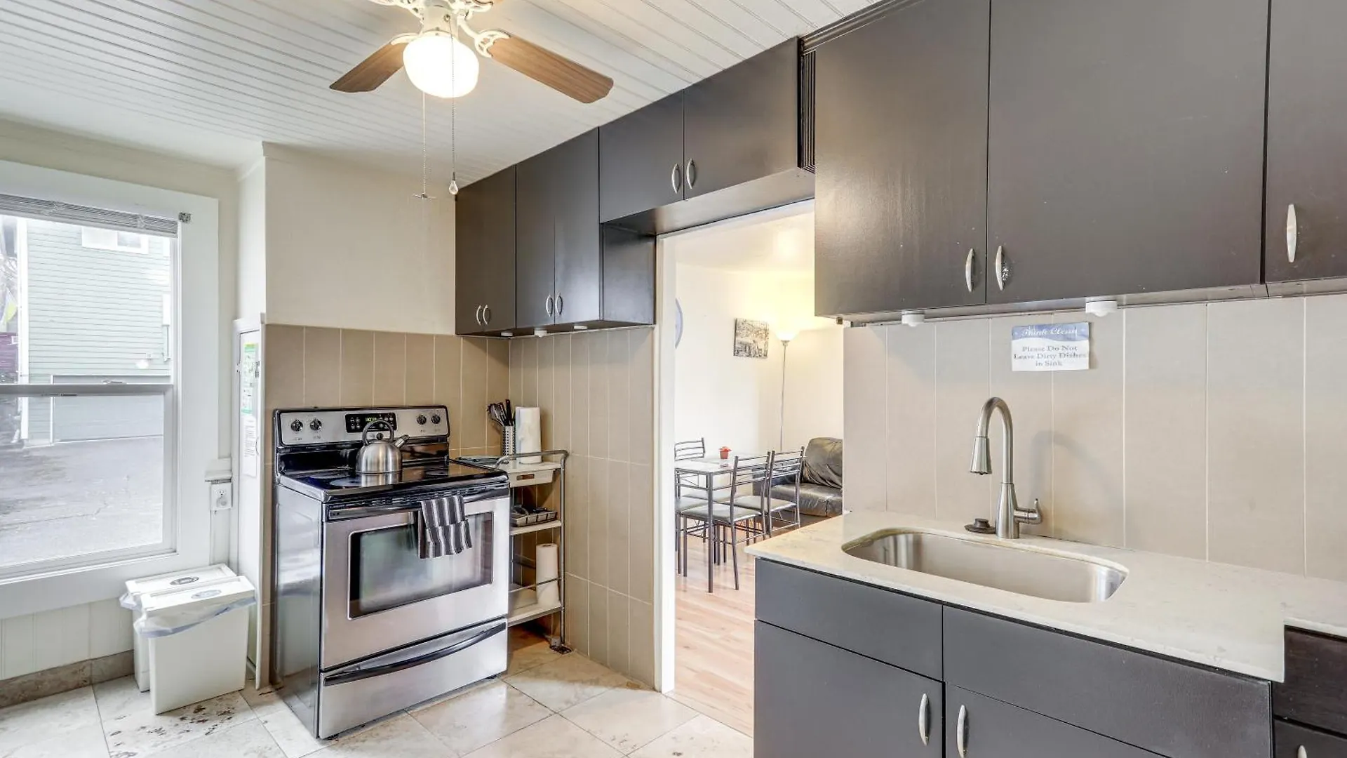 1 Mi To Light Rail Cozy And Convenient Seattle Home 0*,  United States