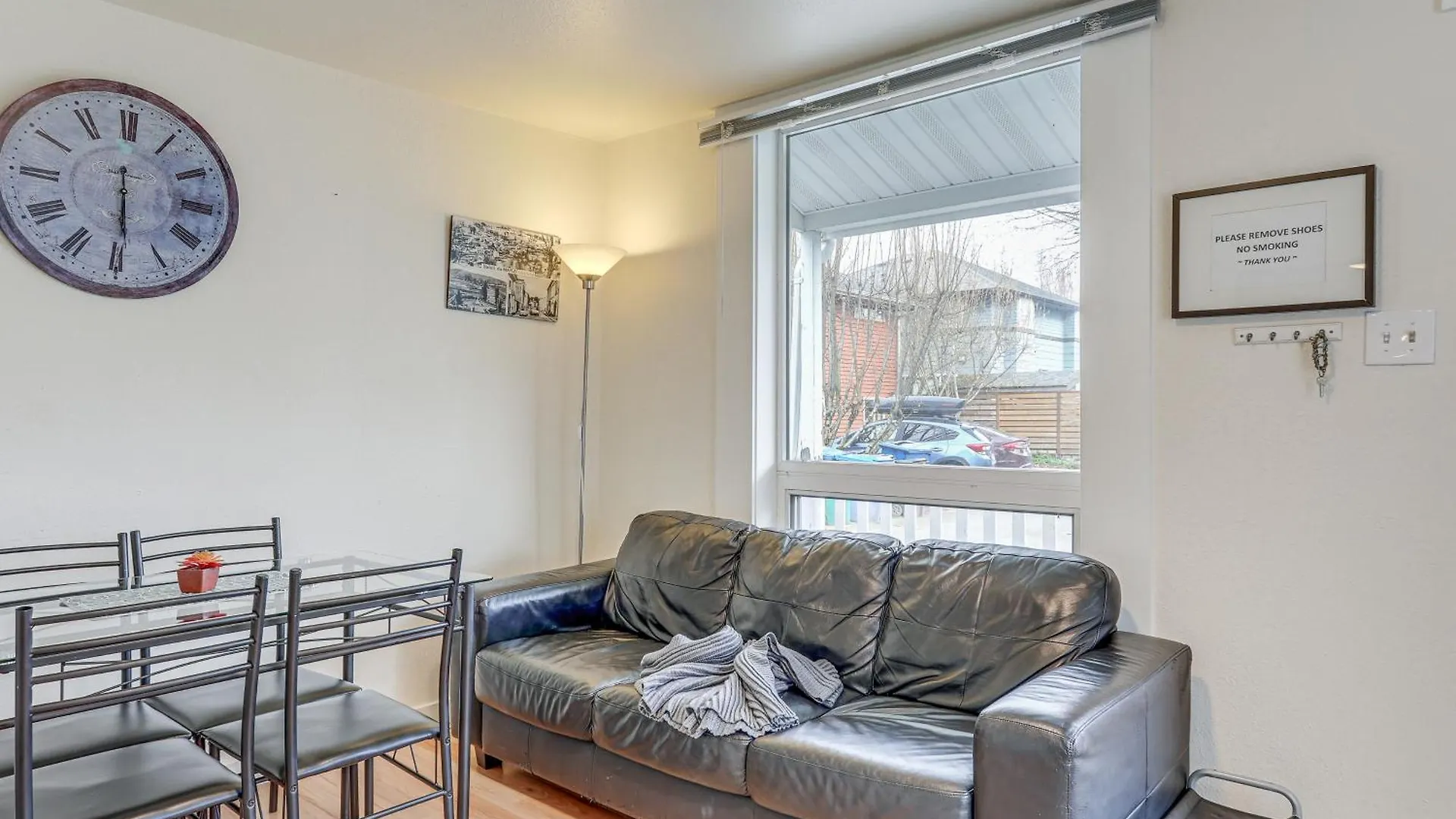 Holiday home 1 Mi To Light Rail Cozy And Convenient Seattle Home United States